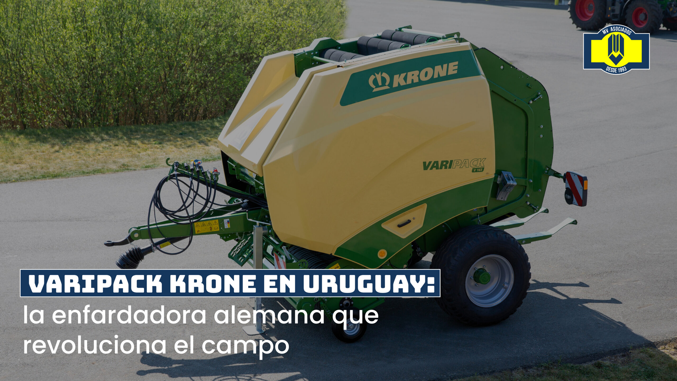 Enfardadora Krone VariPack trabajando en campo uruguayo, disponible en MV Asociados